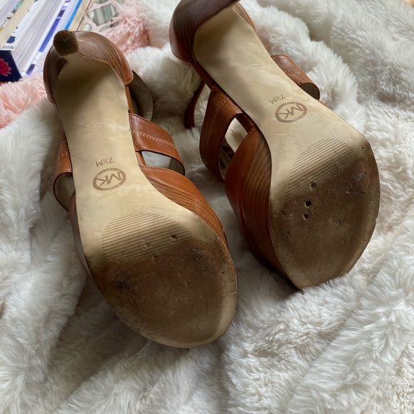 Michael Kors Berkley Leather T-Strap Heels 7.5 EUC - Picture 4 of 10